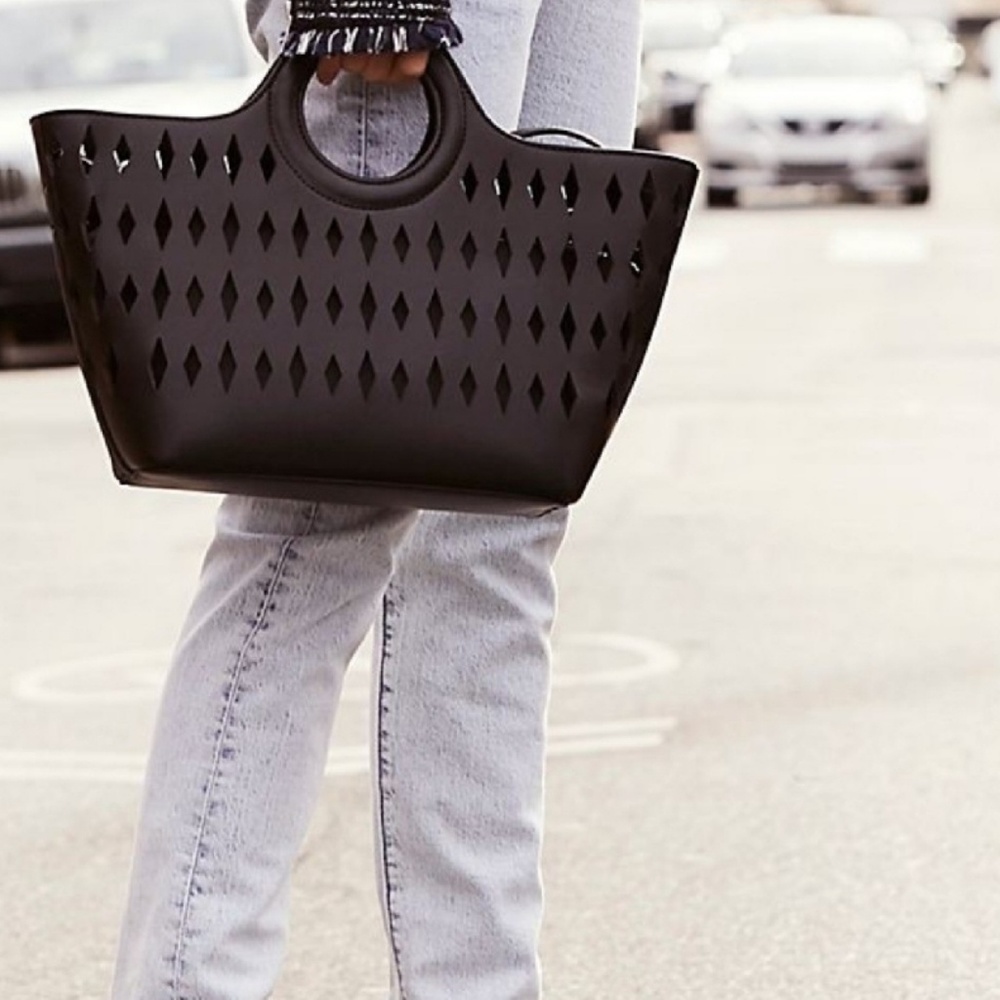 Free People Cutout tote/shoulder/crossbody bag ☀️ - Picture 4 of 8
